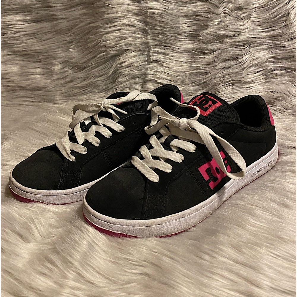 DC Women's Court Graffik Low Top Casual Skate Shoe